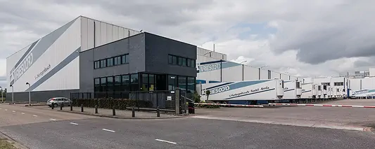 Buitenkant van Vriesoord warenhuis